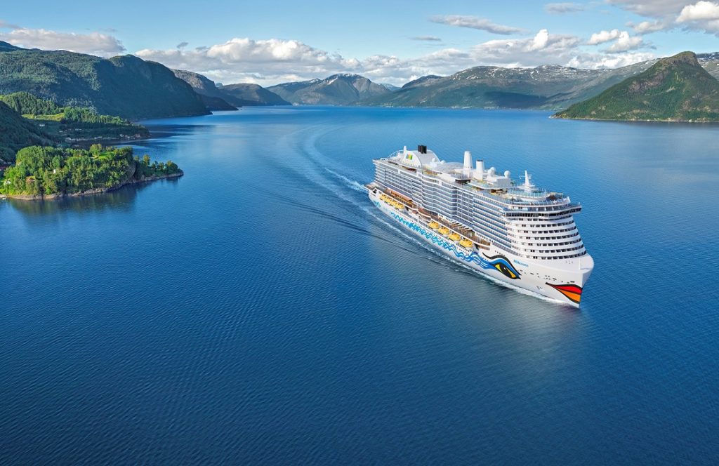 AIDAcosma fährt ab Frühjahr 2021 durch die norwegischen Fjorde. Grafik: AIDA Cruises