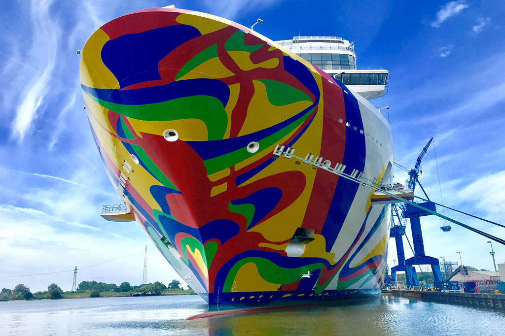 Die Norwegian Encore am Ausrüstungskai der Meyer Werft. Foto: Christoph Assies