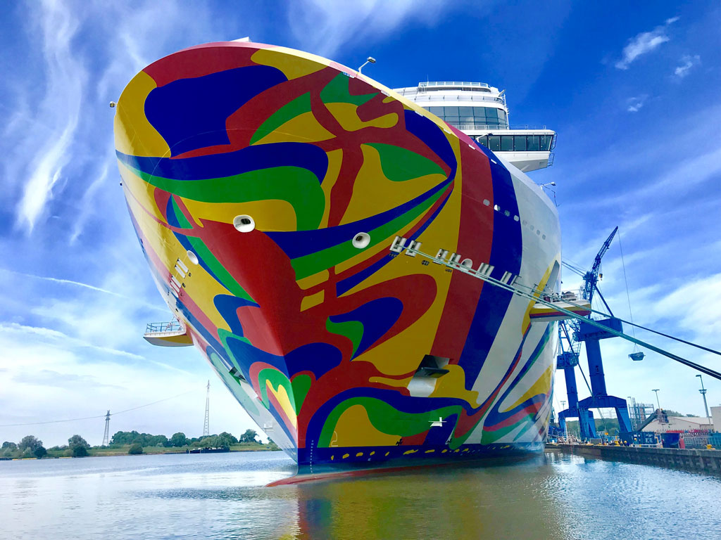 Die Norwegian Encore am Ausrüstungskai der Meyer Werft. Foto: Christoph Assies