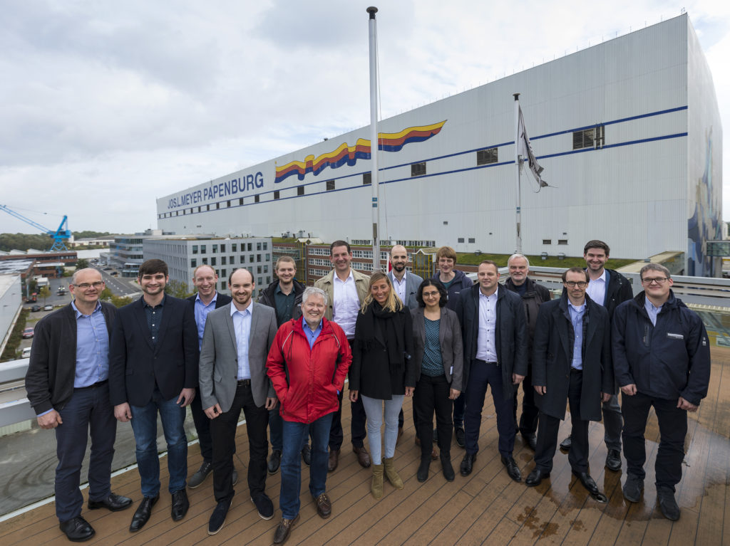 Teamarbeit: Vertreter des Projektkonsortiums des Forschungsprojektes Pa-X-ell 2 auf der Meyer Werft